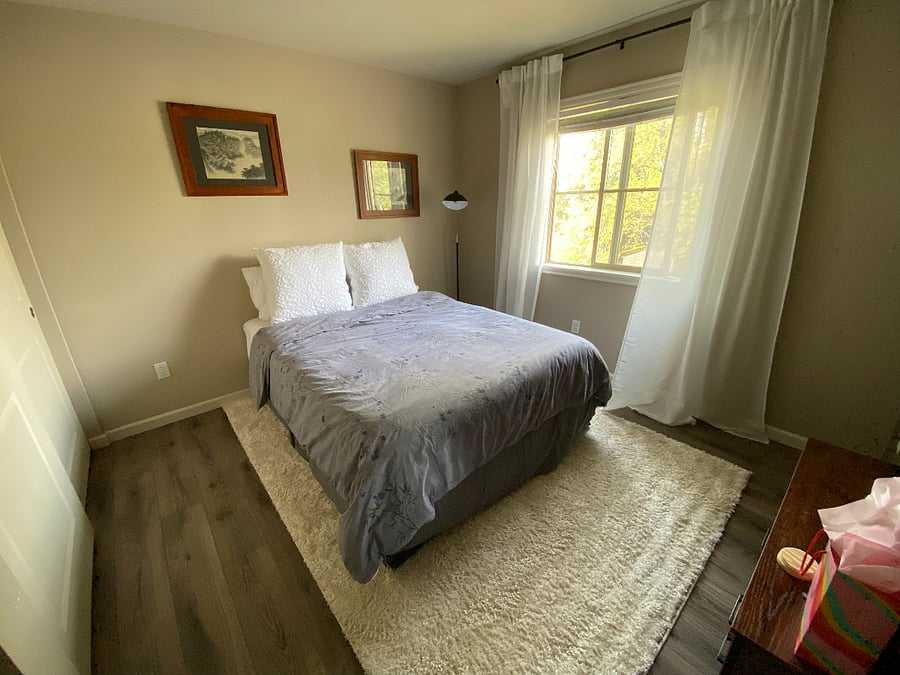 2nd bedroom w/Queen bed configuration
