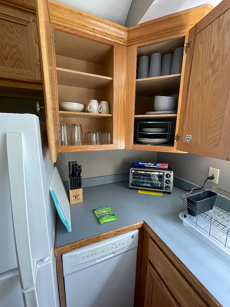 Fully equipped kitchen.