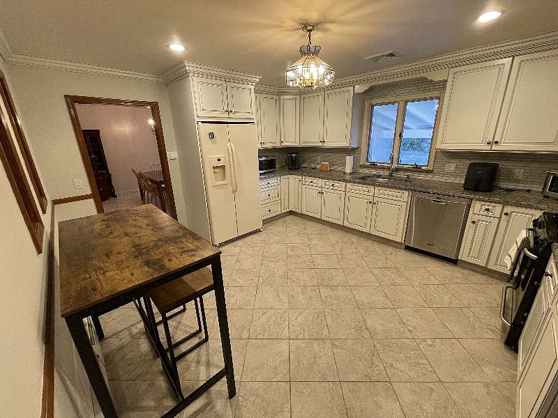Furnished Finder property 410833_1 photo 11