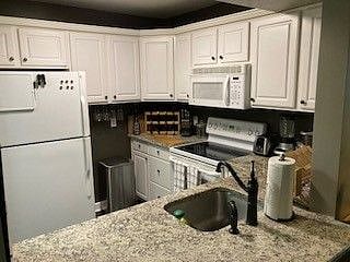 Furnished Finder property 410868_1 photo 18