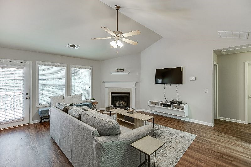 Furnished Finder property 410994_1 photo 4