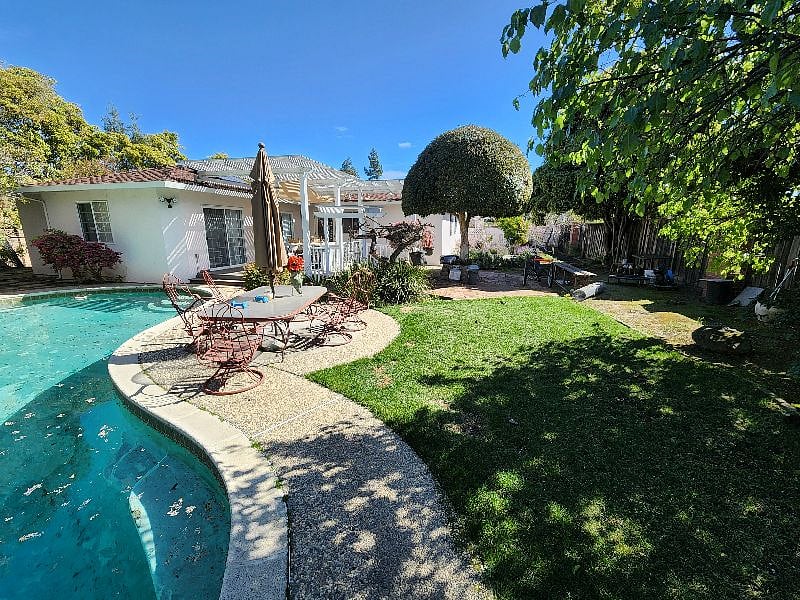 Furnished Finder property 411079_1 photo 5