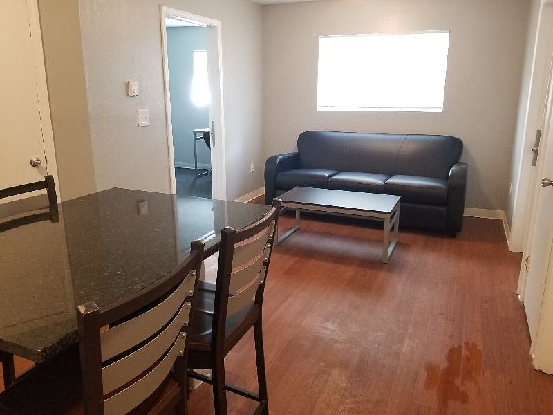 Furnished Finder property 411248_1 photo 2