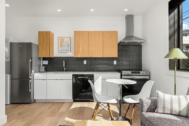 Furnished Finder property 411482_1 photo 4