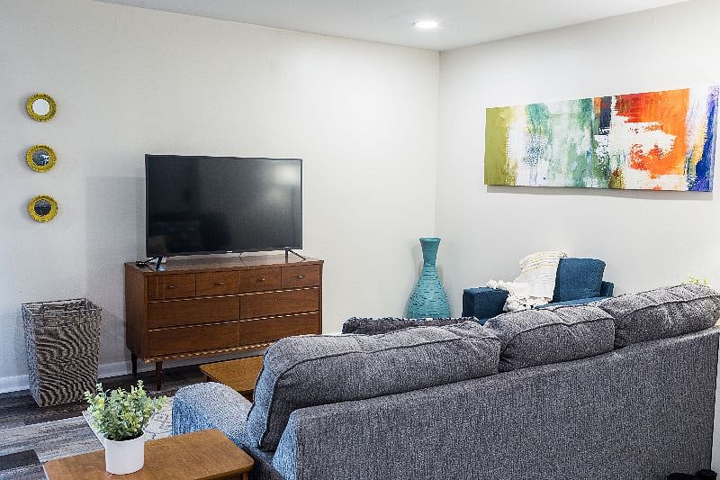 Furnished Finder property 411770_1 photo 3