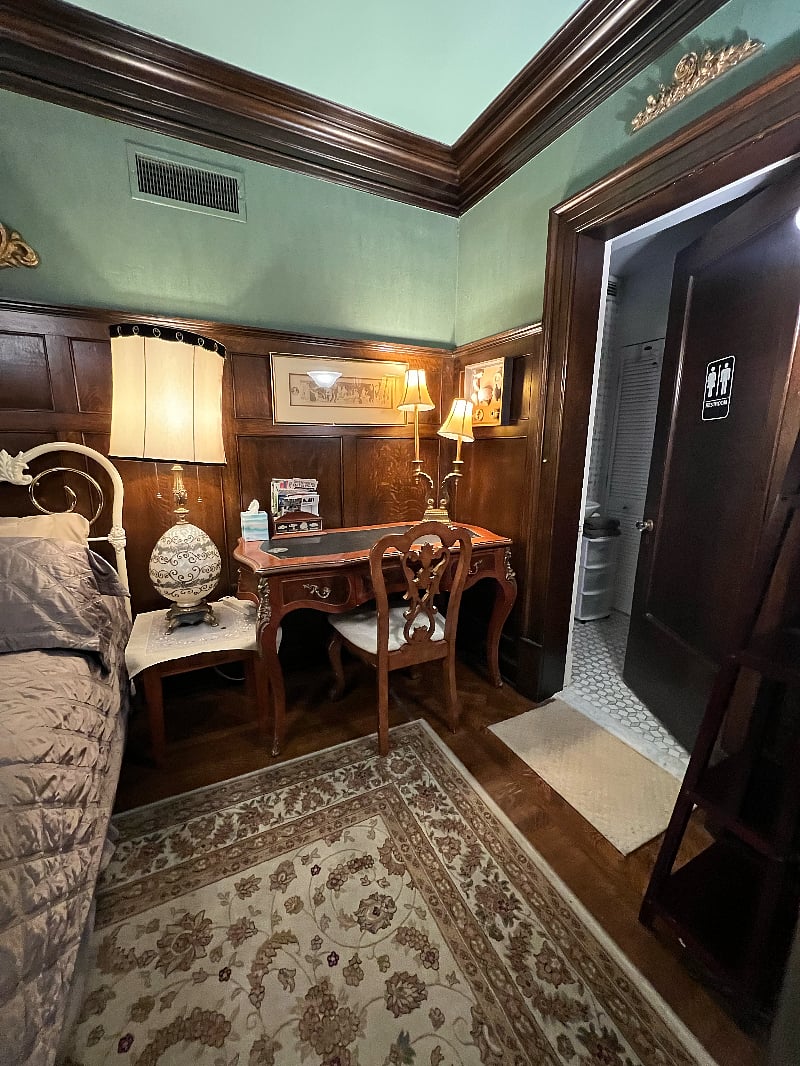 French styled desk for teleworking