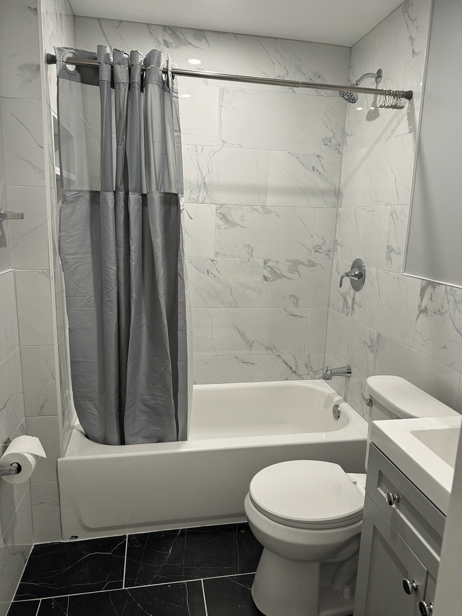 shared bathroom
This unit is on the 3rd fl.