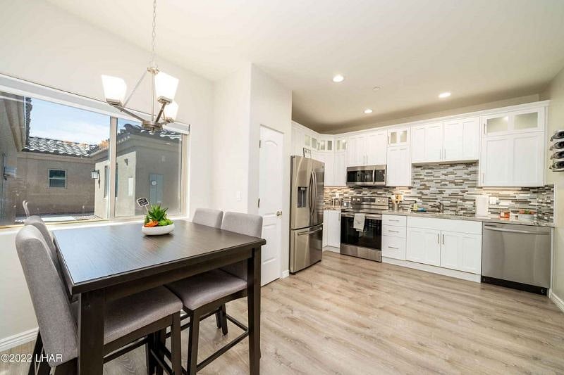 Furnished Finder property 411890_1 photo 4
