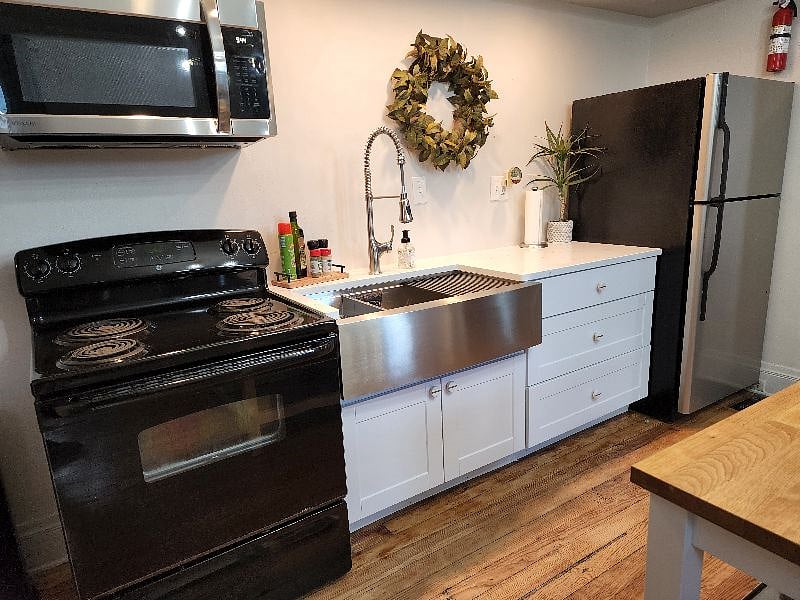 Kitchen View
All Appliances.