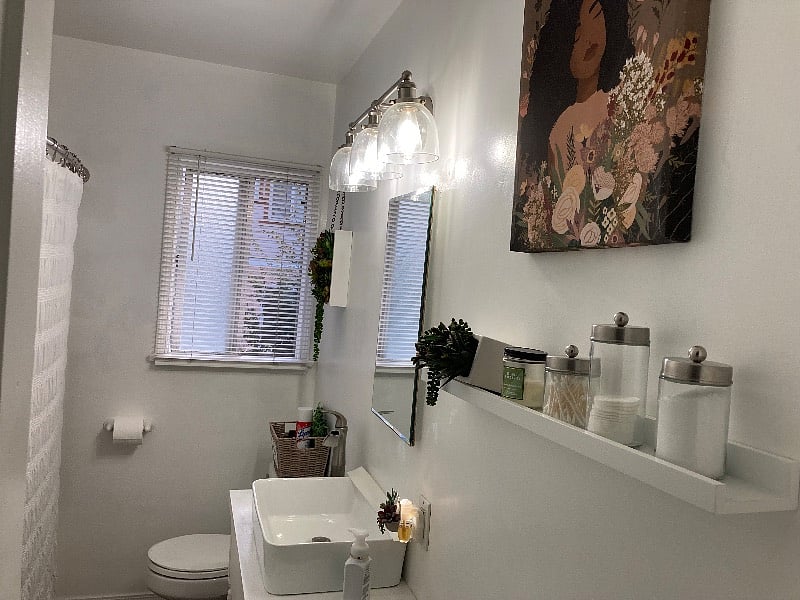 Shared bathroom with shower/bathtub
