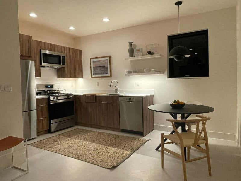 Furnished Finder property 411955_1 photo 2