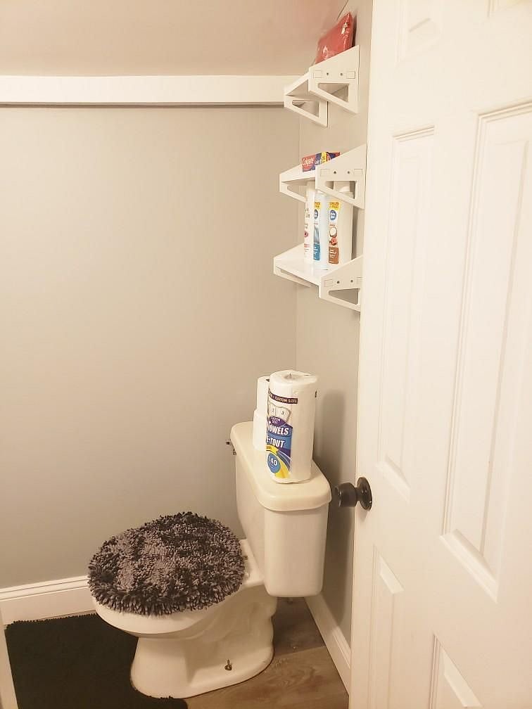 Full Bath with Shelving