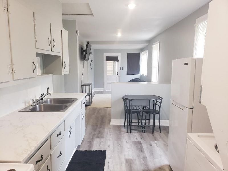 Eat-in Kitchen