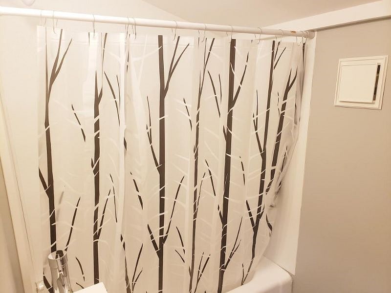 Full Bath with Shower/Tub and Shower Chair