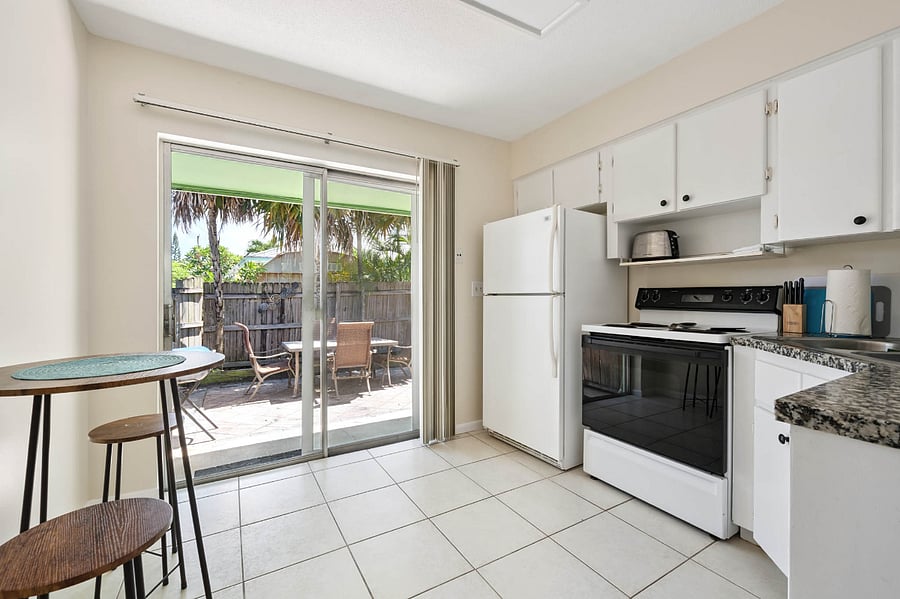 Furnished Finder property 412111_2 photo 4
