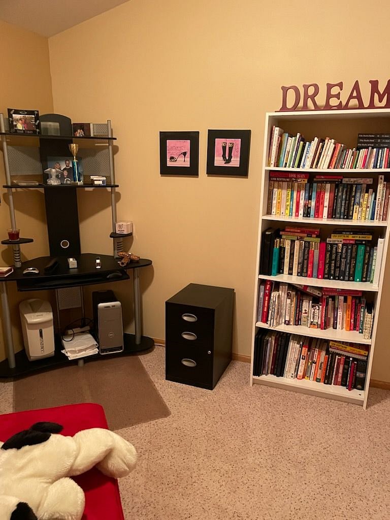 Bedroom with Twin Bed