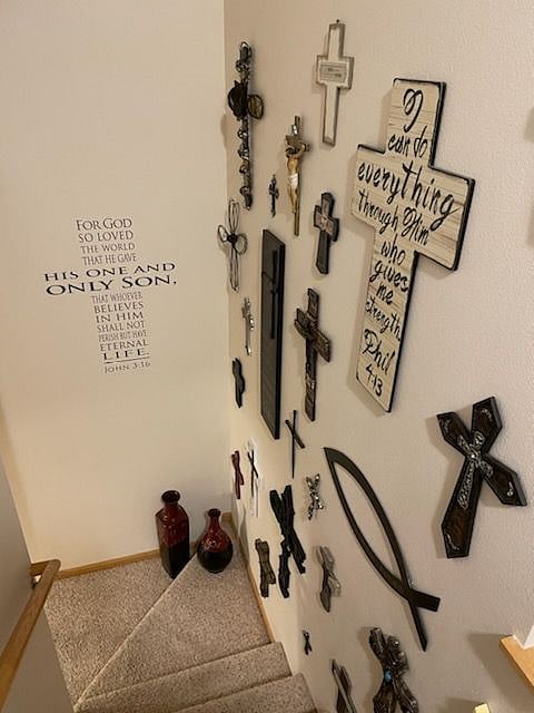 Cross Wall Stairway to Bedrooms