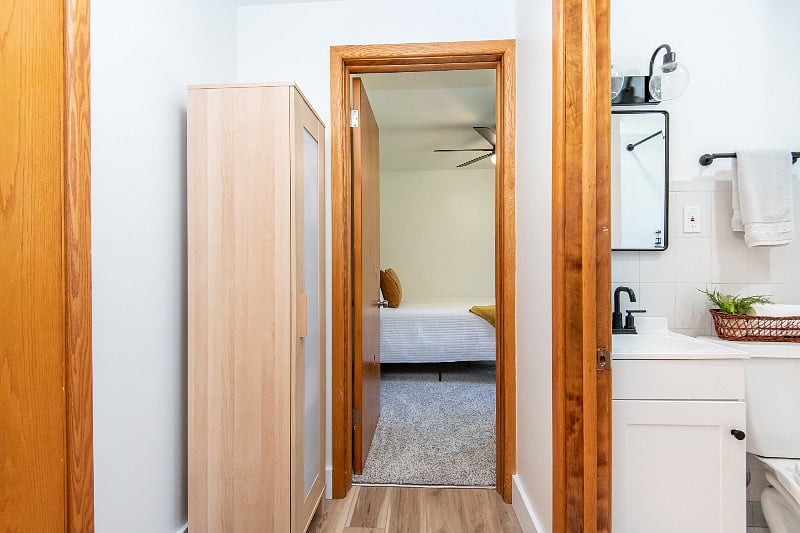 Hallway to bedrooms and bathroom