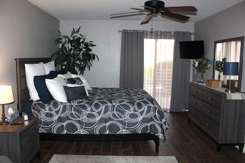 Master bedroom

