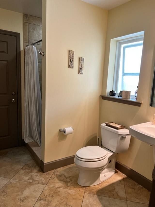 shower / bathroom next to 2nd bedroom/office