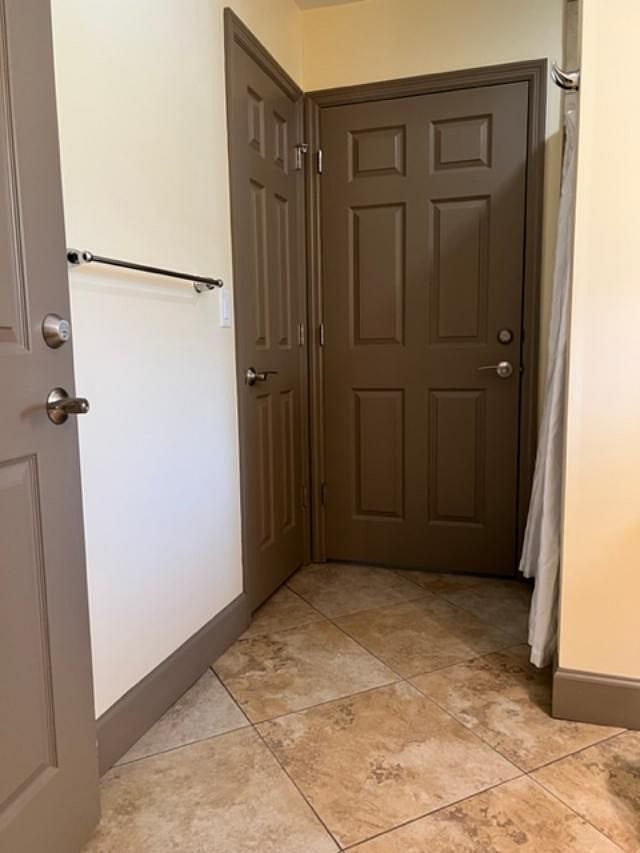 2nd bathroom view towards laundry door