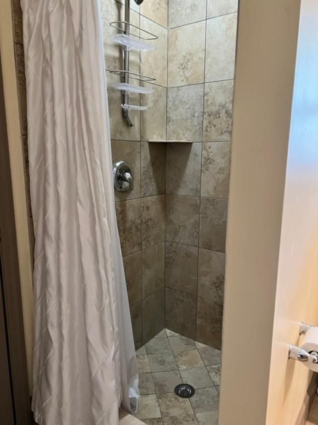 shower / bathroom next to 2nd bedroom/office
