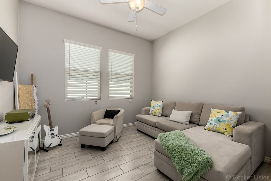 Flex room/play room