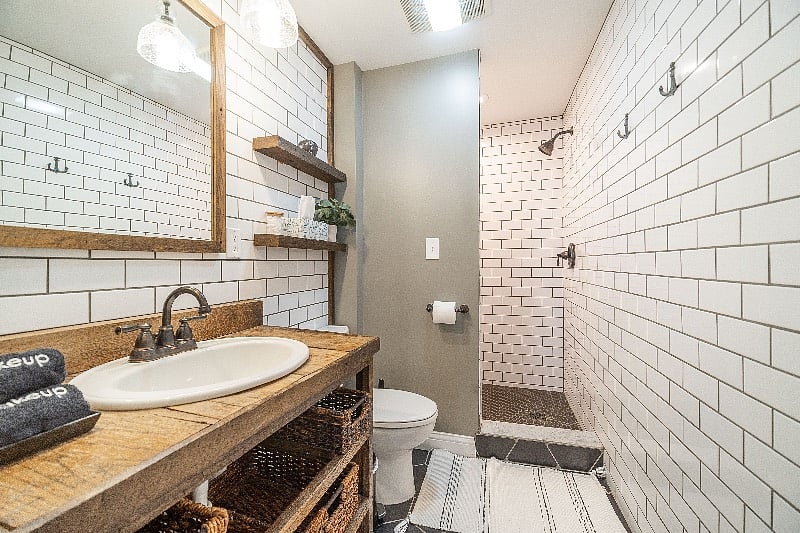 Master en-suite bathroom