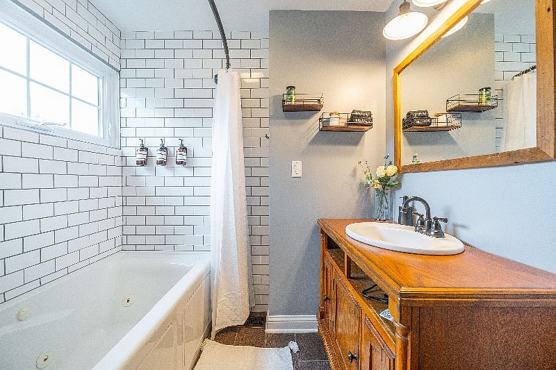 Guest bathroom. Shampoo, conditioner, and body wash are stocked.