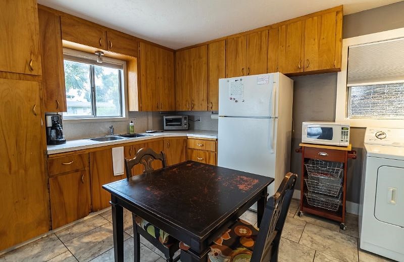Furnished Finder property 413000_1 photo 8