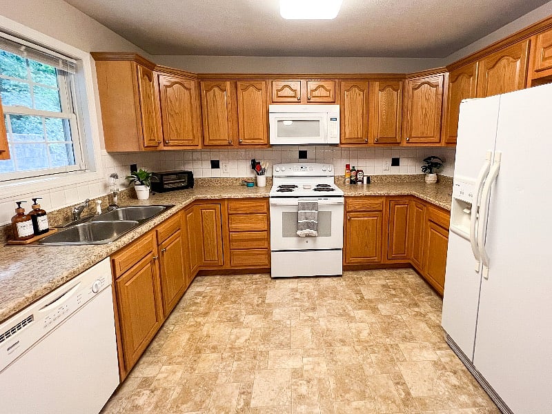 Another look at the kitchen