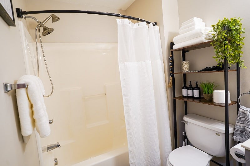 Clean shower & bath tub with multi-stream massaging shower head!