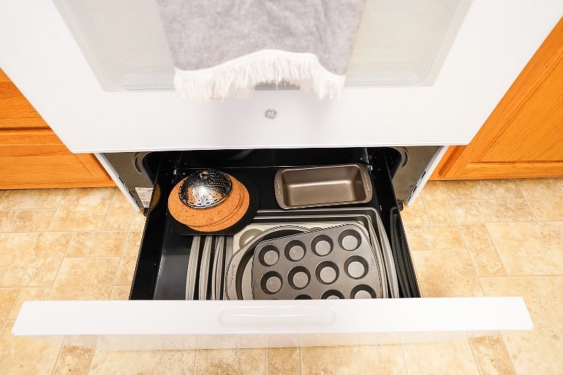 Baking pans located in drawer under over.