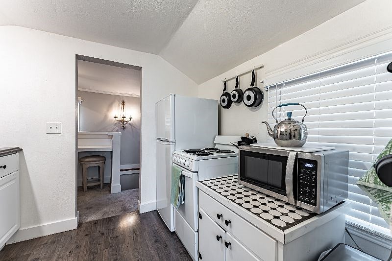 Furnished Finder property 413117_1 photo 7