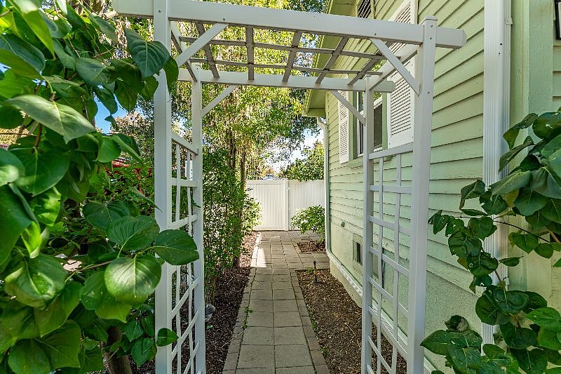 Furnished Finder property 413117_1 photo 13