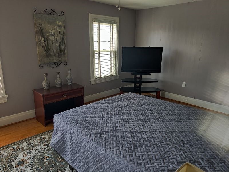 Master Bedroom Queen