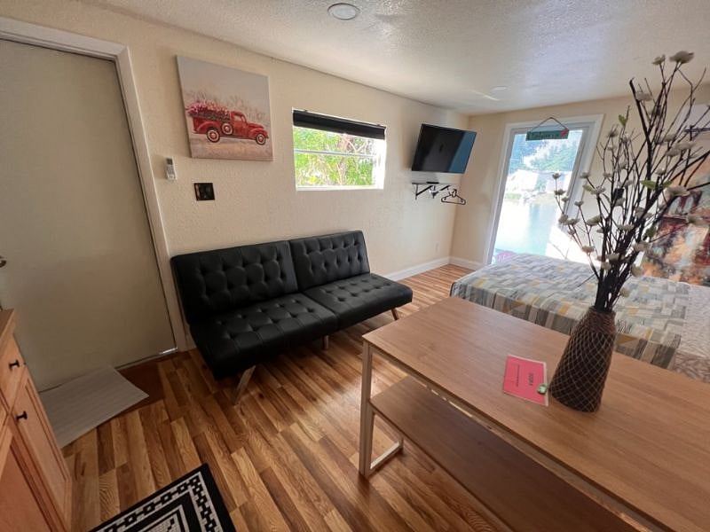 Furnished Finder property 413209_9 photo 7