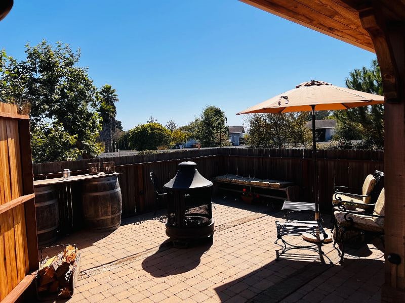 Fully fenced private pet friendly patio