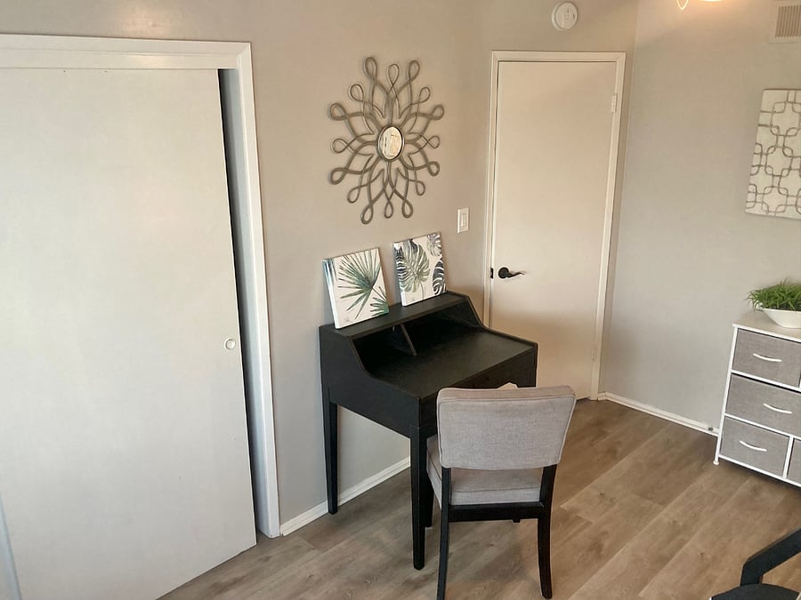 2nd option (additional room)
Work desk