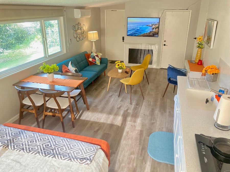 Panoramic windows for great lighting and ocean breeze