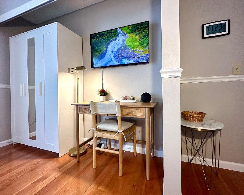 2rd Bedroom w/43in OLED TV