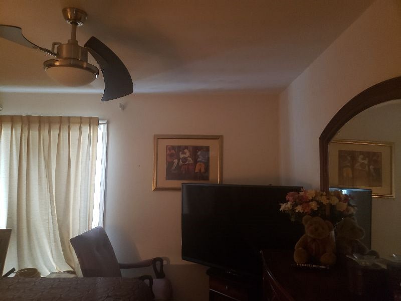 Ceiling fan with remote