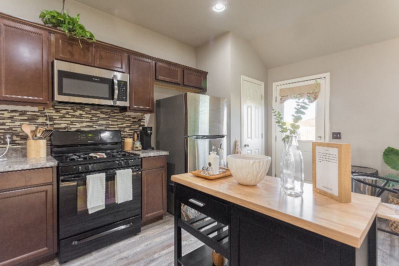 Furnished Finder property 413422_1 photo 13