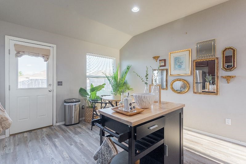 Furnished Finder property 413422_1 photo 17
