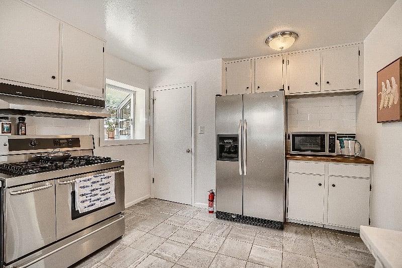 Full-sized refrigerator and stainless steel dishwasher (with complimentary pods). With a double oven, gas range, microwave, toaster, blender, water kettle, and 2 coffee makers, this beautiful kitchen is perfect for remote work, traveling nurses, families, and long-term stays.
