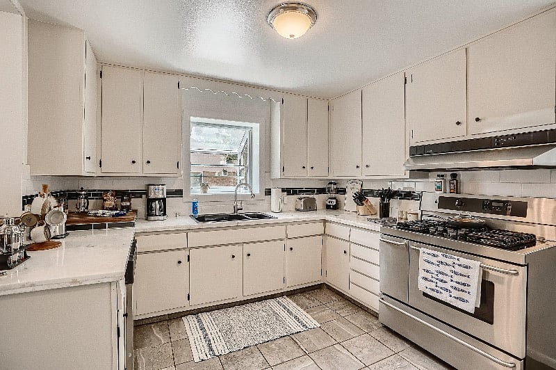 Large, fully-stocked kitchen - perfect for remote work, traveling nurses, families, and long-term stays.  5-burner gas range and double oven for elaborate meals!  Garden box windows provide gorgeous sunlight, especially during sunset. 