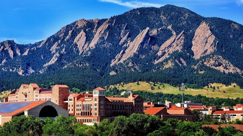 20 miles/25 minutes from Boulder