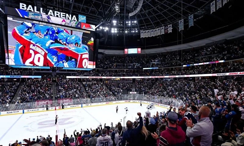 8 miles/15 minutes from Ball Arena (Denver Nuggets and Colorado Avalanche)