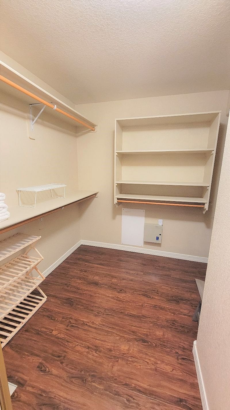 Primary Bedroom Walk-in
Closet