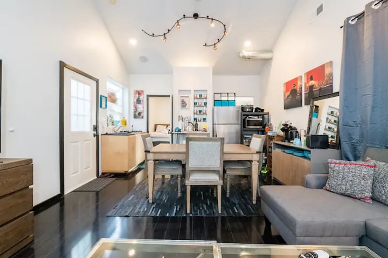 Large common area with vaulted ceilings and all of the desired amenities.